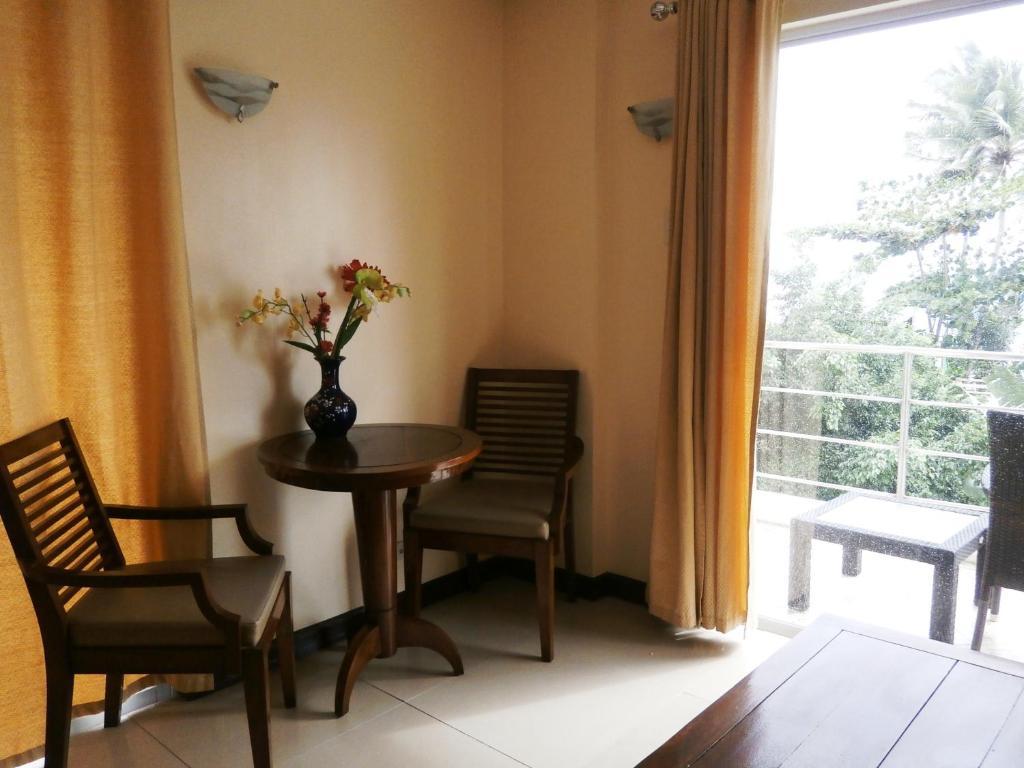 Beachcomber Hotel 2*