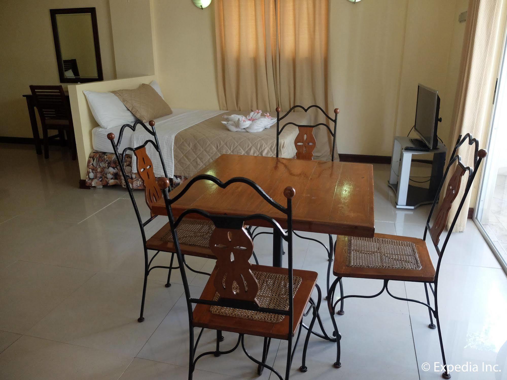 Beachcomber Hotel 2*