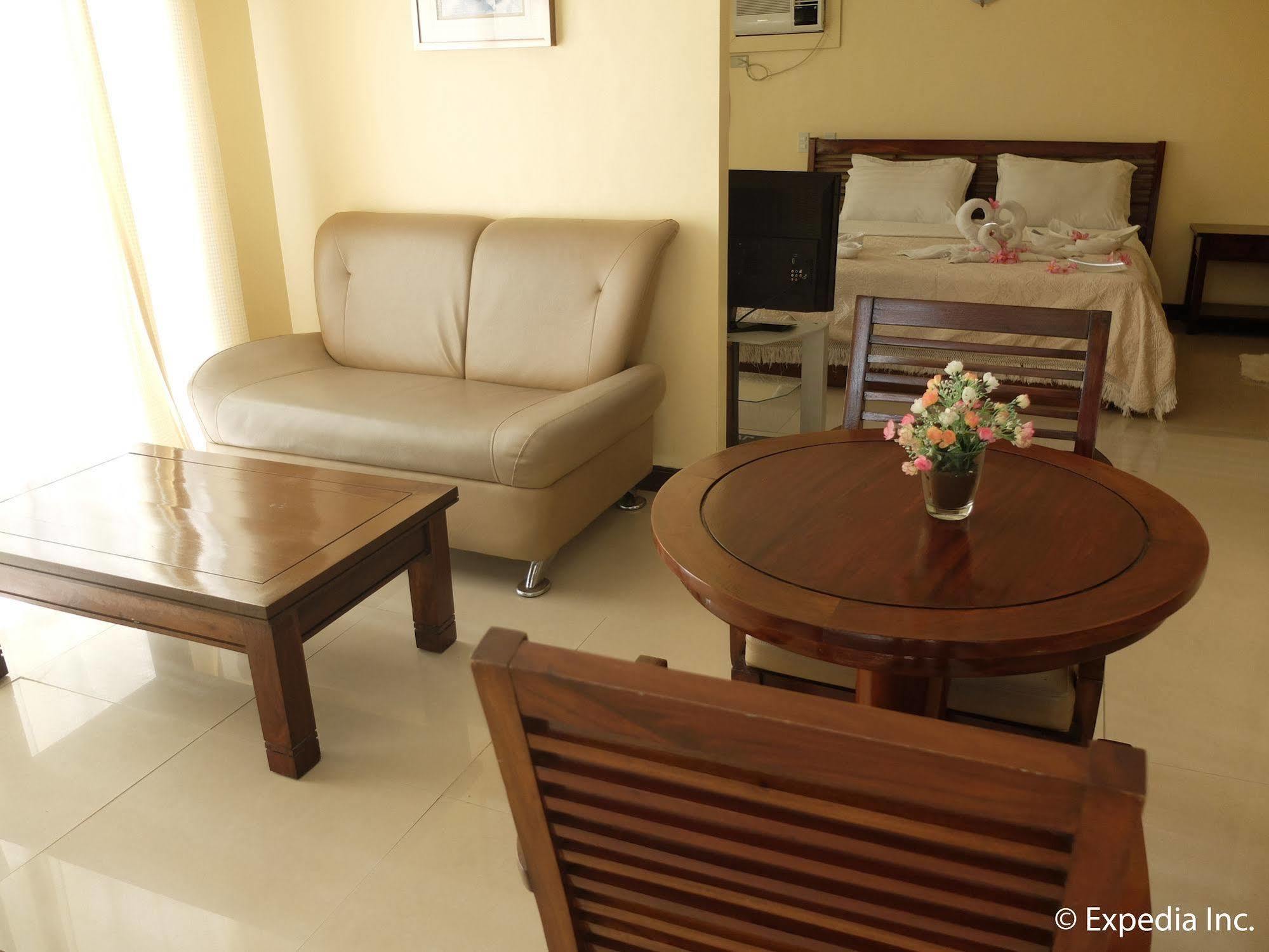 Beachcomber Hotel 2*